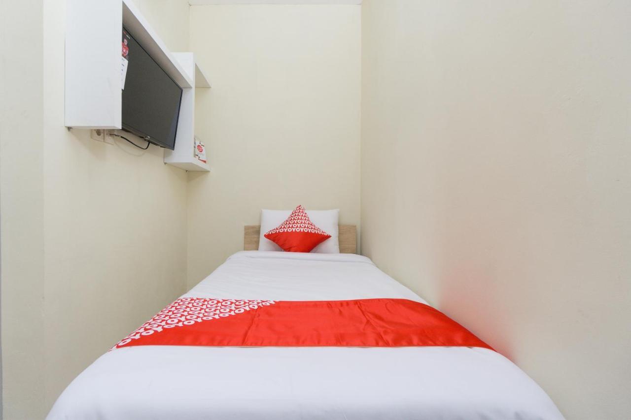 Oyo 1542 Yessy Mansion Hotel Ngabean Екстериор снимка