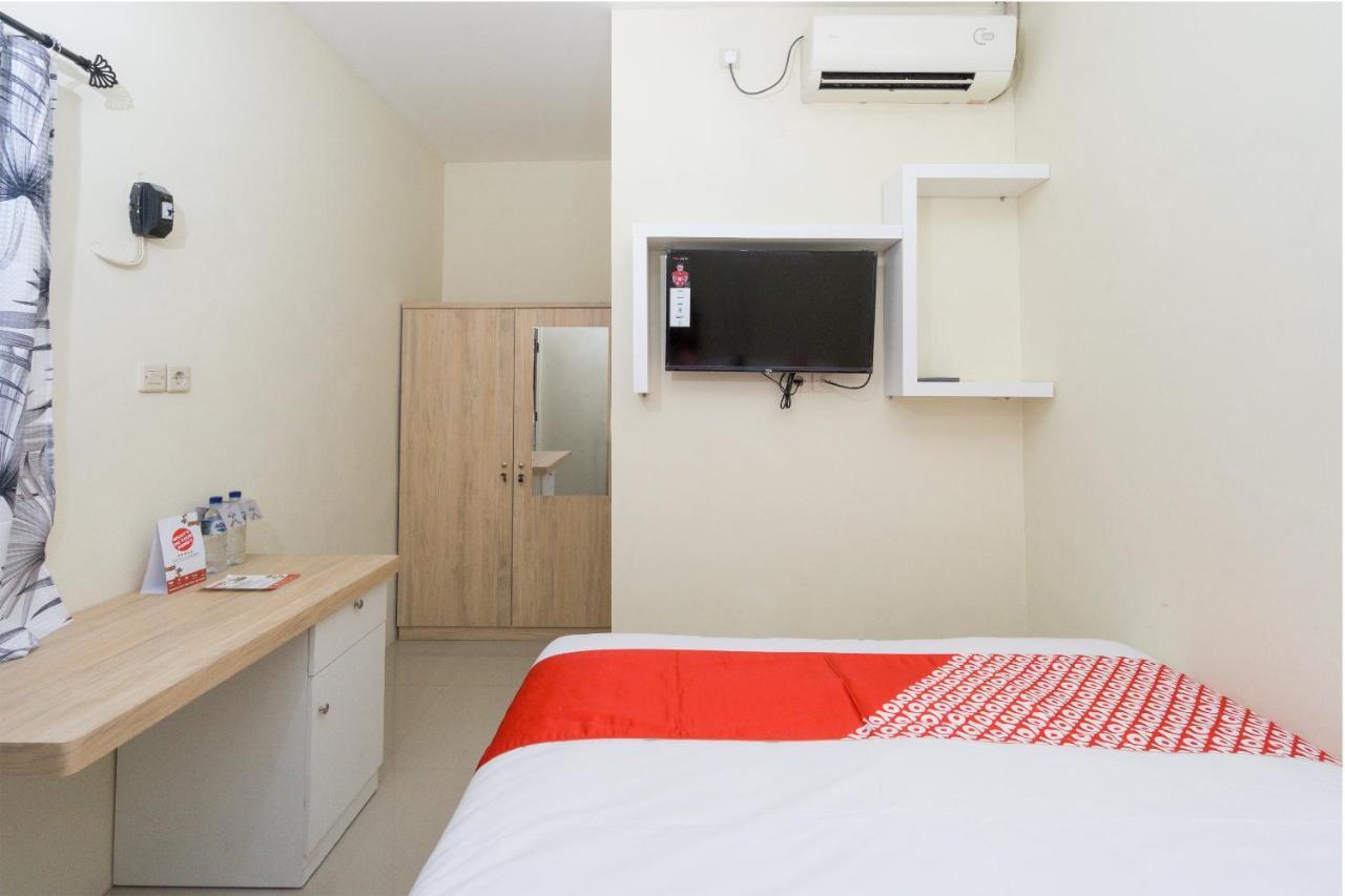 Oyo 1542 Yessy Mansion Hotel Ngabean Екстериор снимка