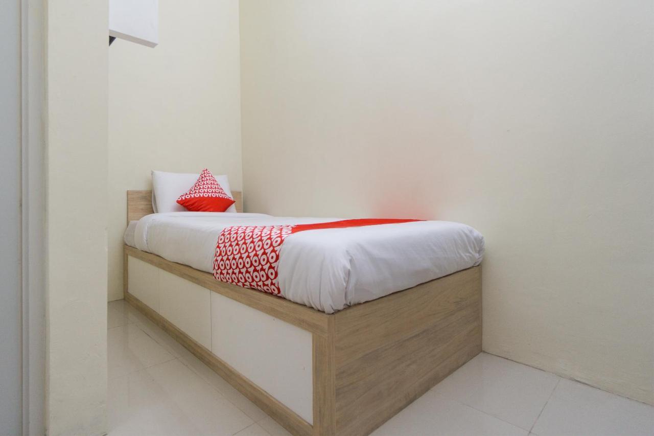 Oyo 1542 Yessy Mansion Hotel Ngabean Екстериор снимка