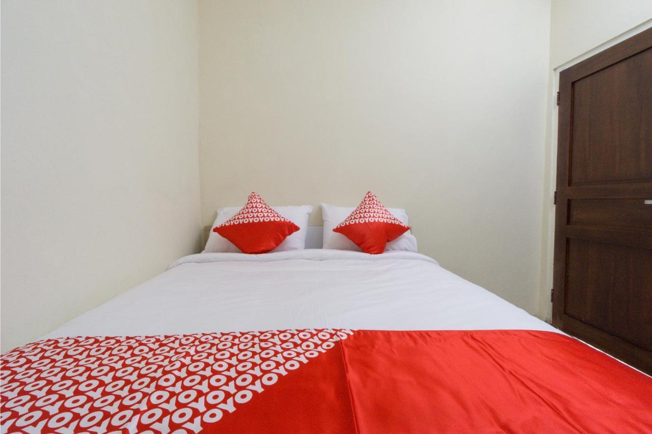Oyo 1542 Yessy Mansion Hotel Ngabean Екстериор снимка