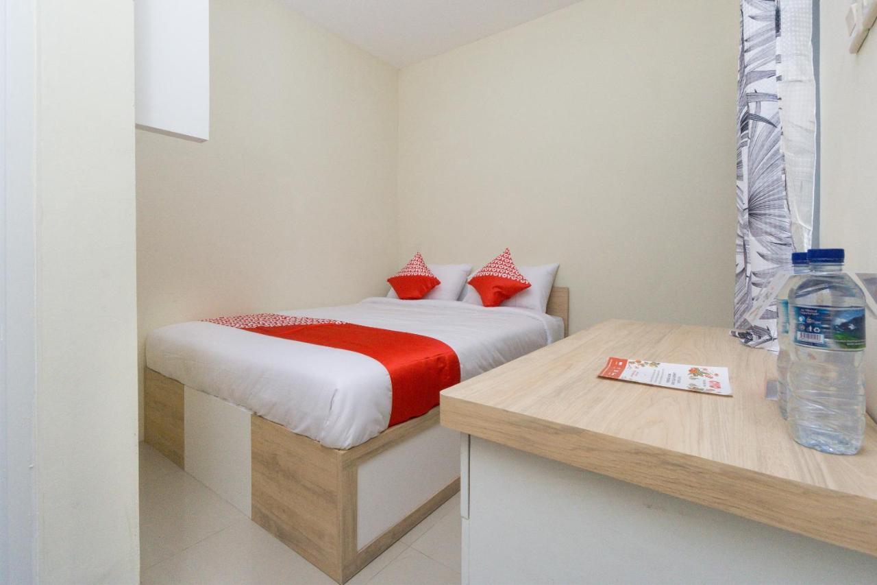 Oyo 1542 Yessy Mansion Hotel Ngabean Екстериор снимка