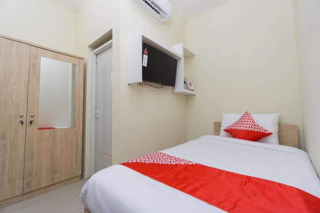 Oyo 1542 Yessy Mansion Hotel Ngabean Екстериор снимка