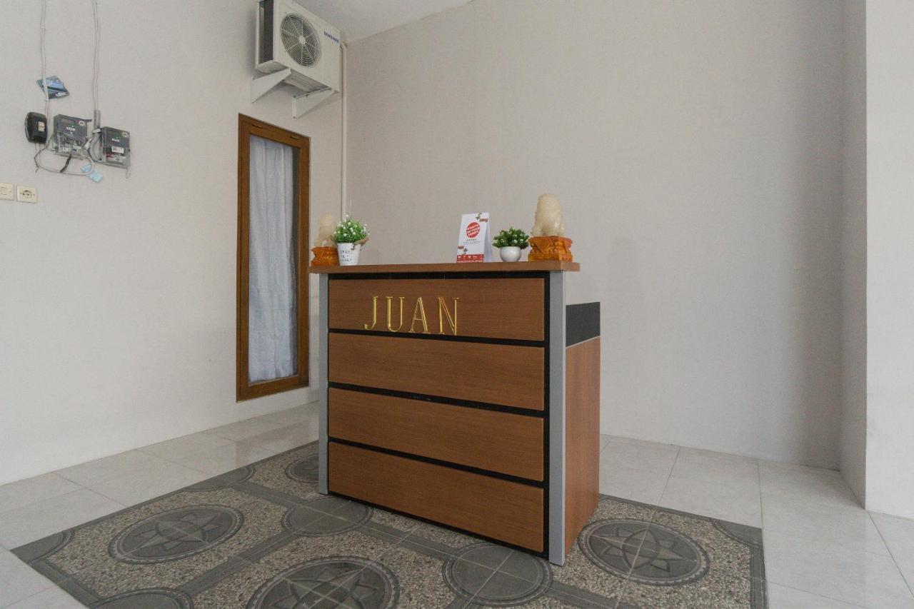 Oyo 1542 Yessy Mansion Hotel Ngabean Екстериор снимка